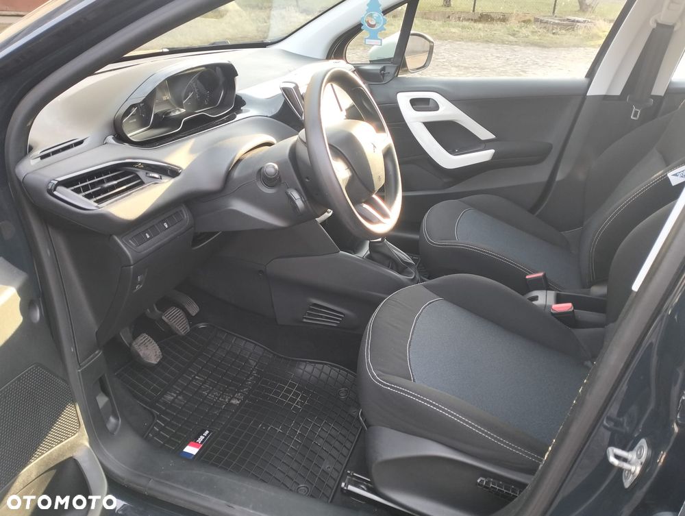 Peugeot 208 - 7