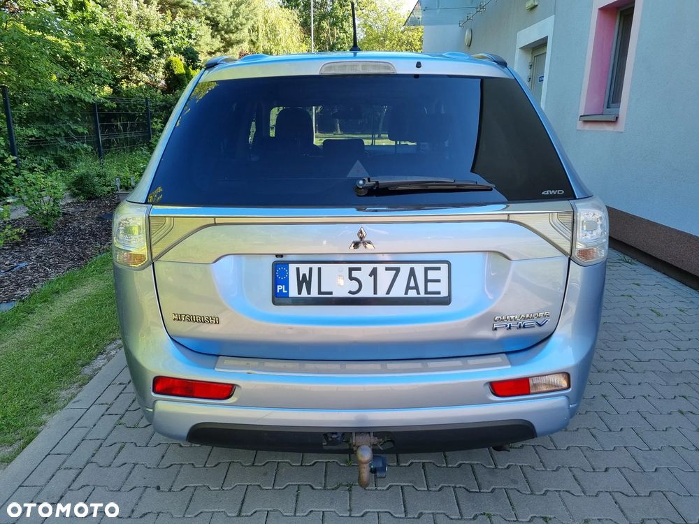 Mitsubishi Outlander Instyle NAVI + - 40