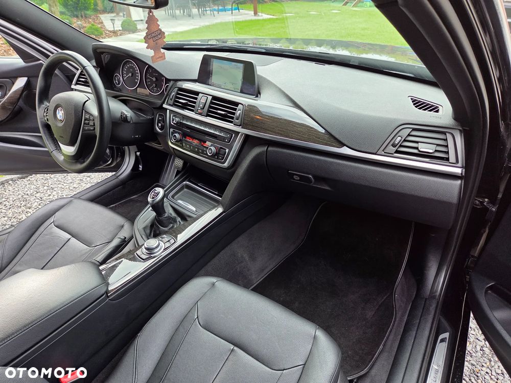 BMW Seria 3 320i Touring Luxury Line - 13