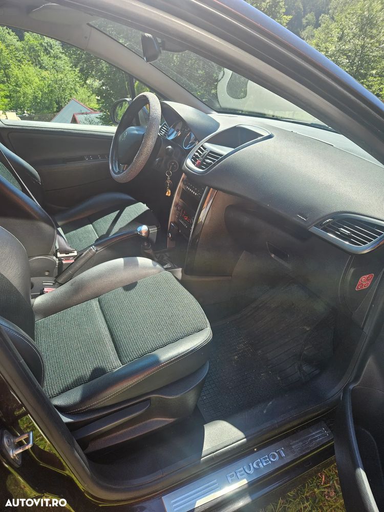 Peugeot 207 - 6