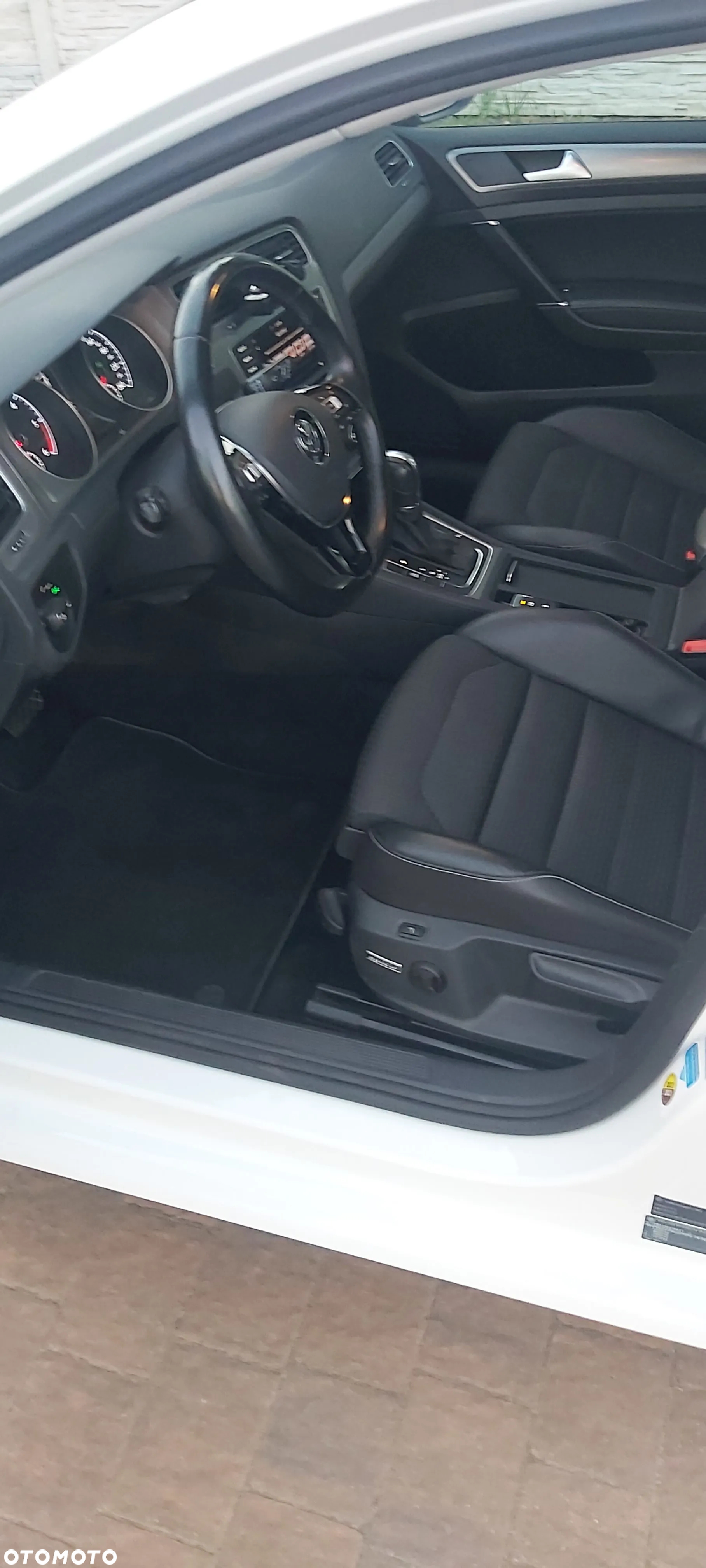 Volkswagen Golf 2.0 BlueTDI DSG Comfortline - 17