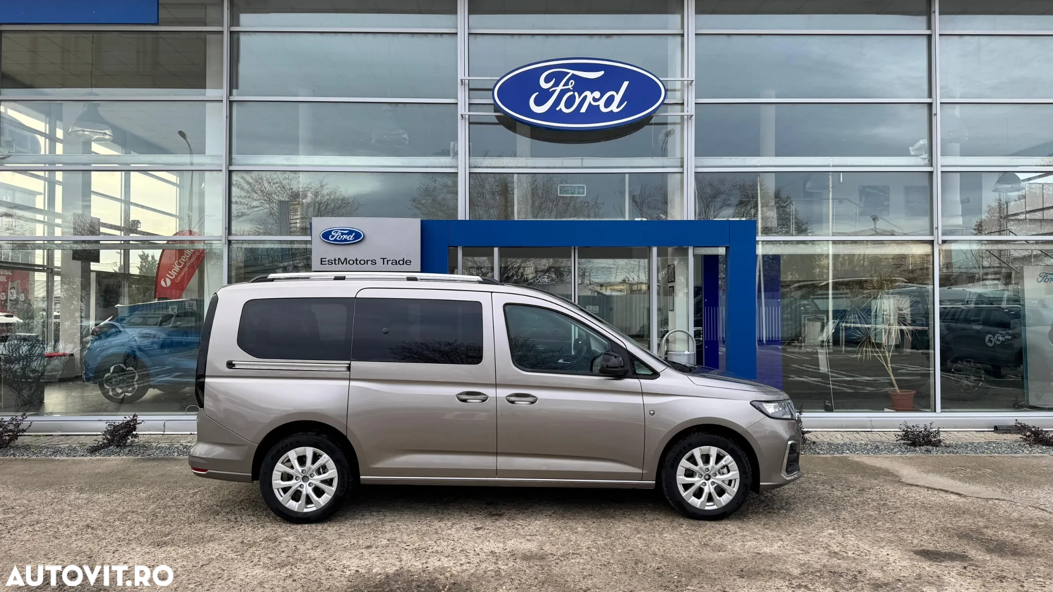 Ford Tourneo Connect 1.5L EcoBoost LWB Titanium - 4