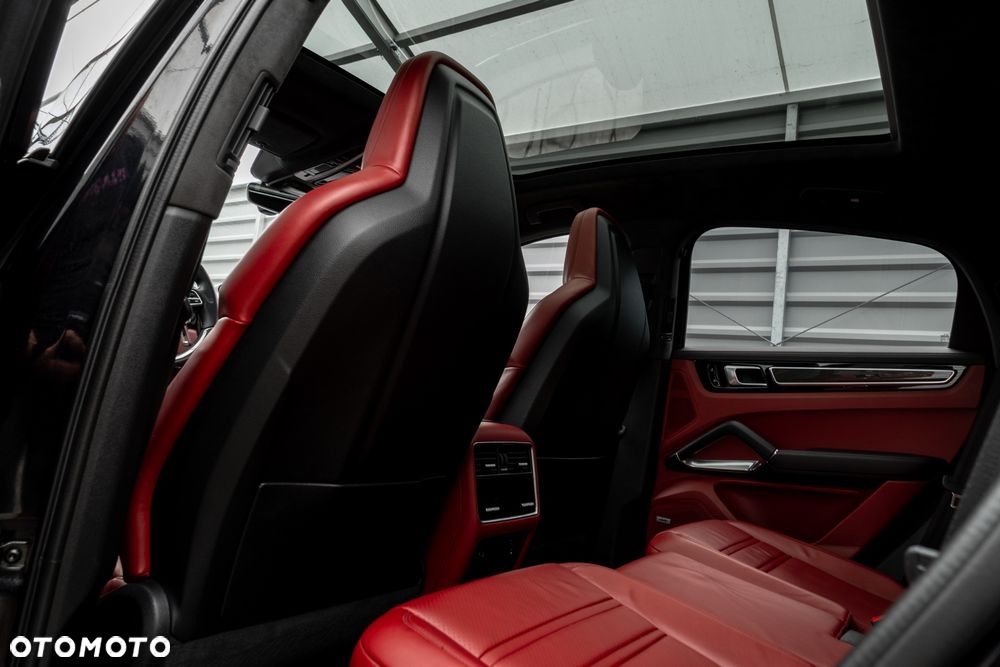Porsche Cayenne - 21