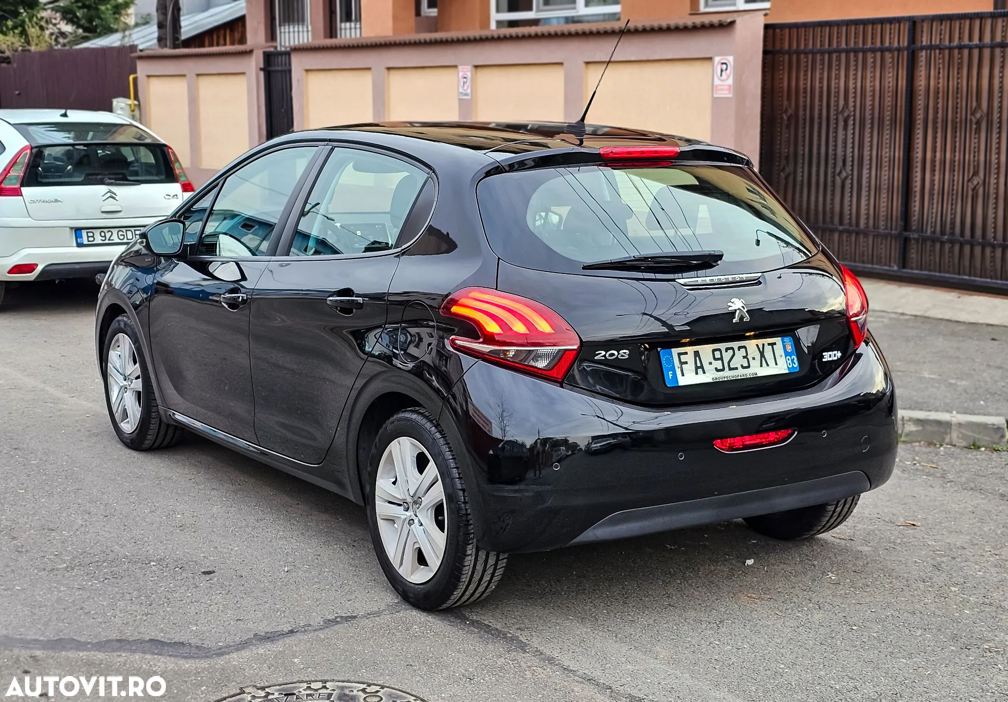 Peugeot 208 1.2 L PureTech Style - 6
