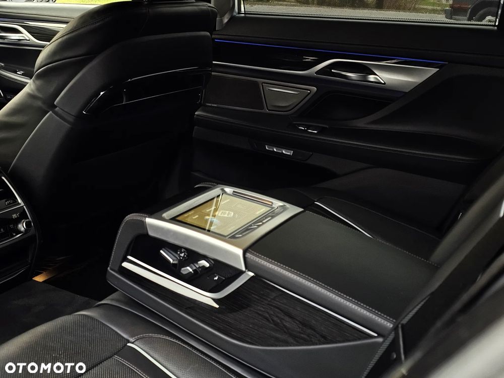 BMW Seria 7 740d xDrive - 27