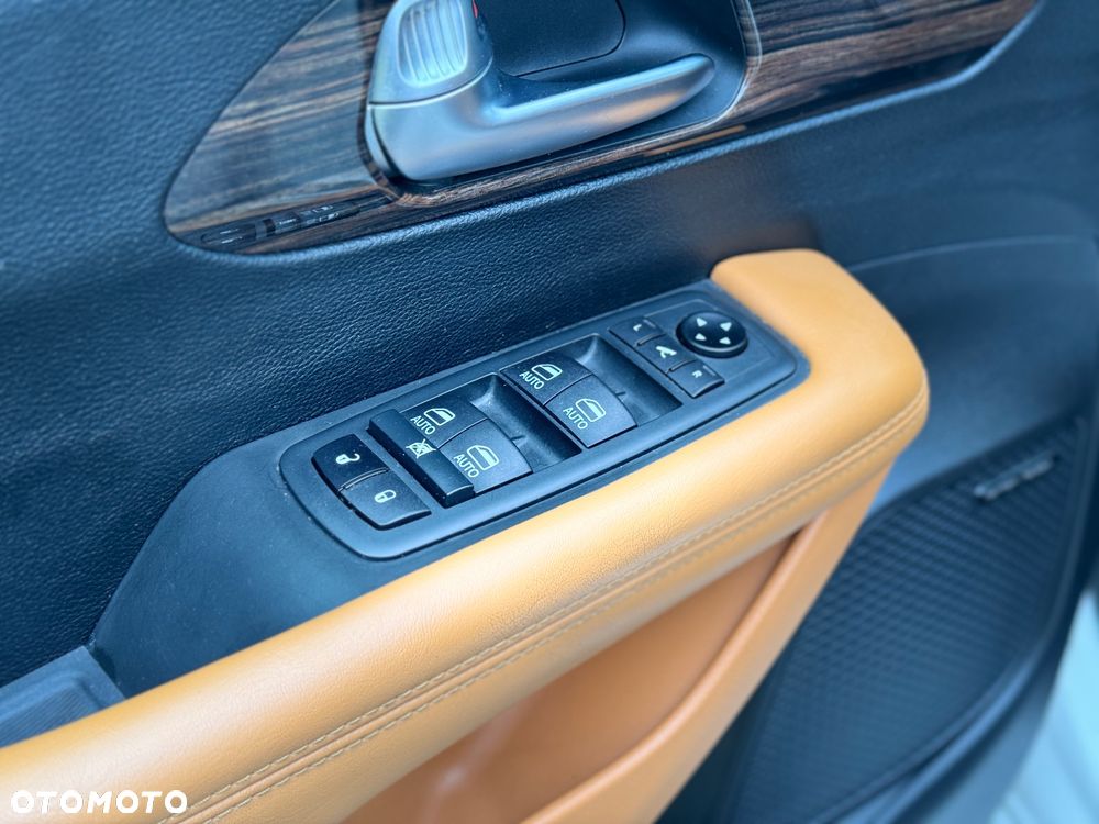 Chrysler Pacifica - 17