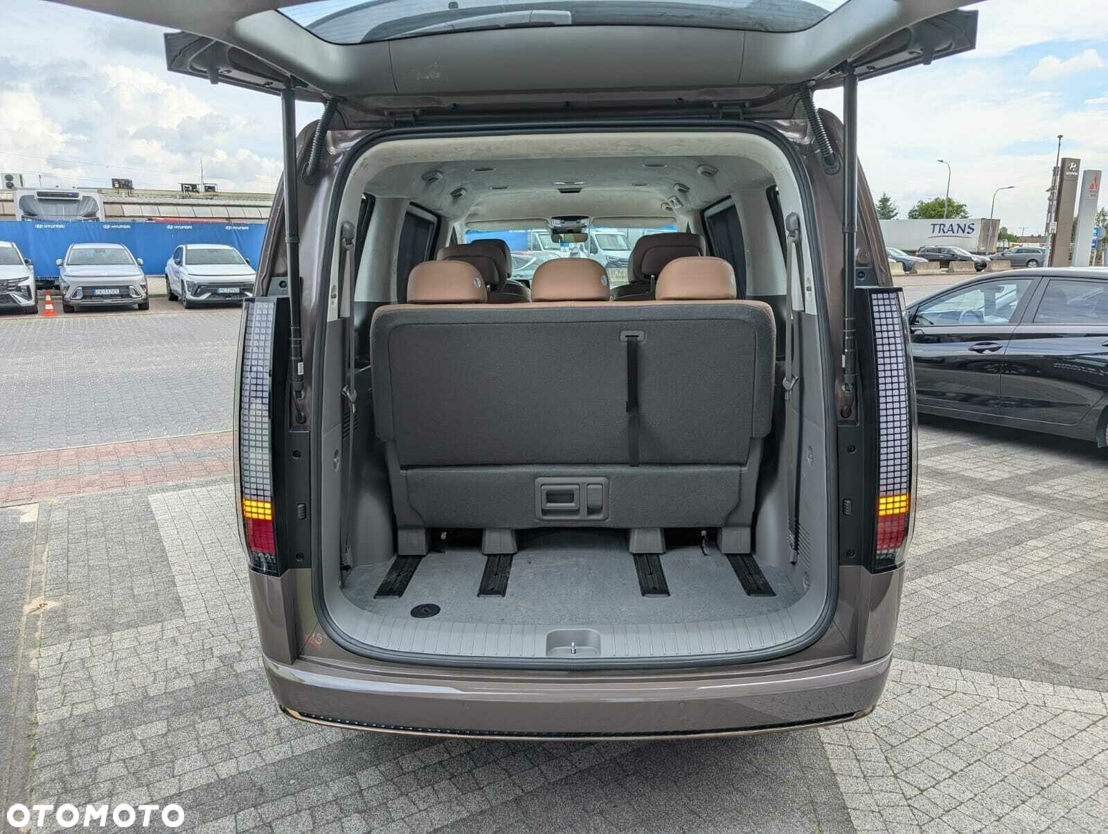 Hyundai Staria - 9