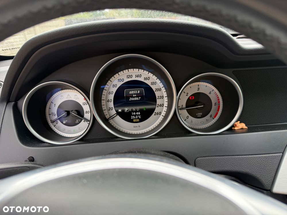 Mercedes-Benz Klasa C 220 CDI DPF BlueEFFICIENCY 7G-TRONIC Edition 1 - 24