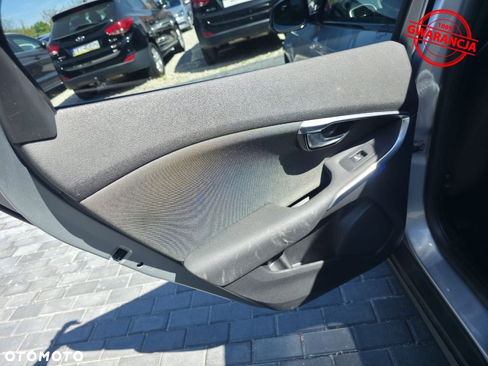 Volvo V40 - 40