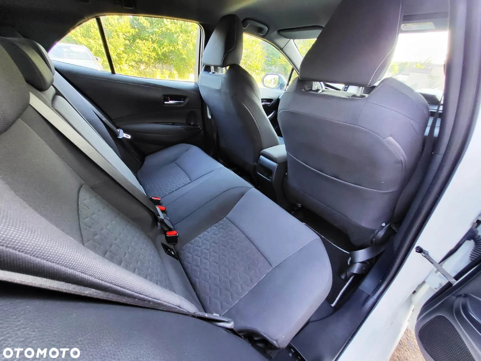 Toyota Corolla 1.8 Hybrid Comfort - 12