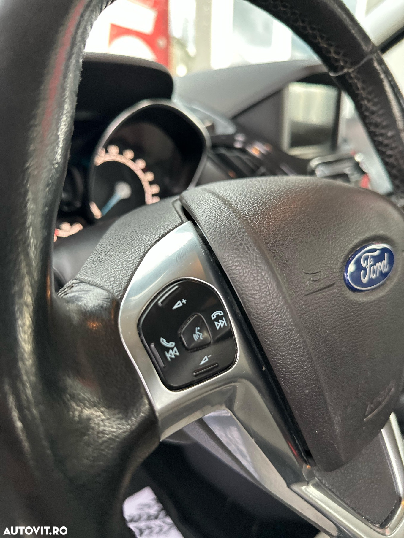 Ford Tourneo Courier - 10