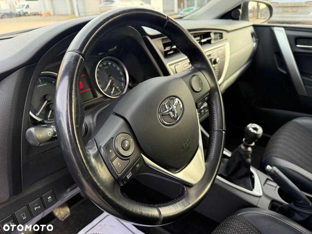 Toyota Auris - 15