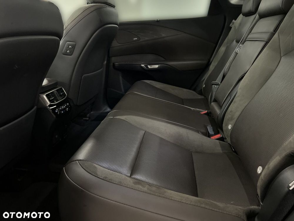 Lexus RX 450h+ Omotenashi - 12