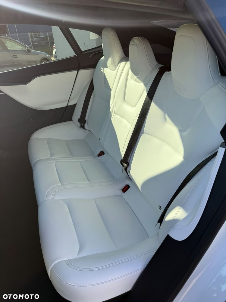 Tesla Model S - 15