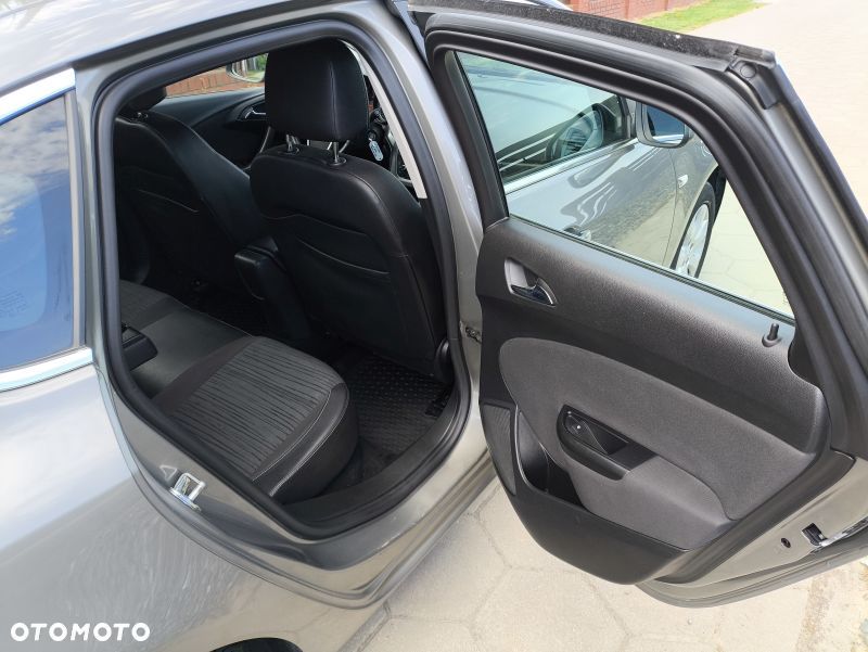 Opel Astra 1.4 T Executive - 10