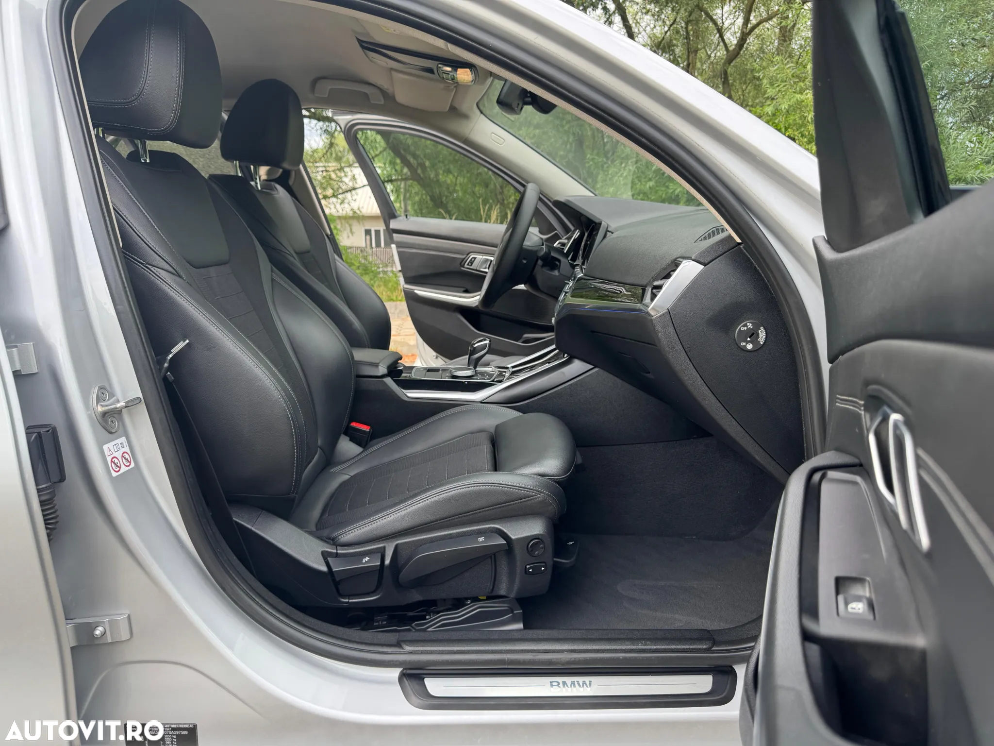 BMW Seria 3 320i Aut. Sport Line - 31