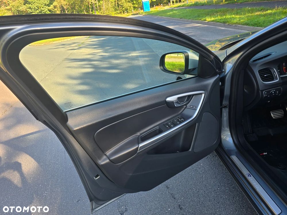 Volvo V60 D4 R-Design - 15