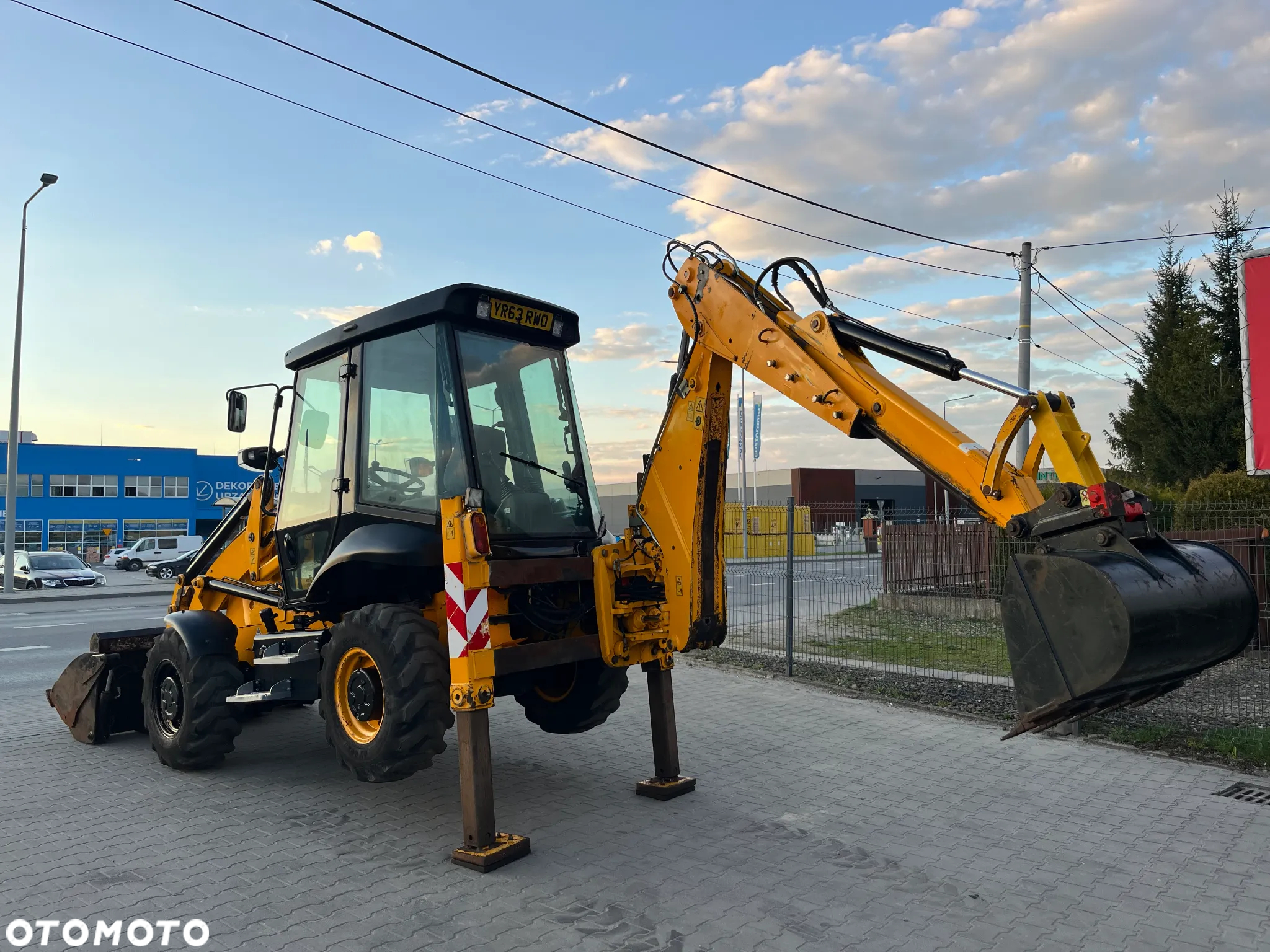 JCB 2CX - 11