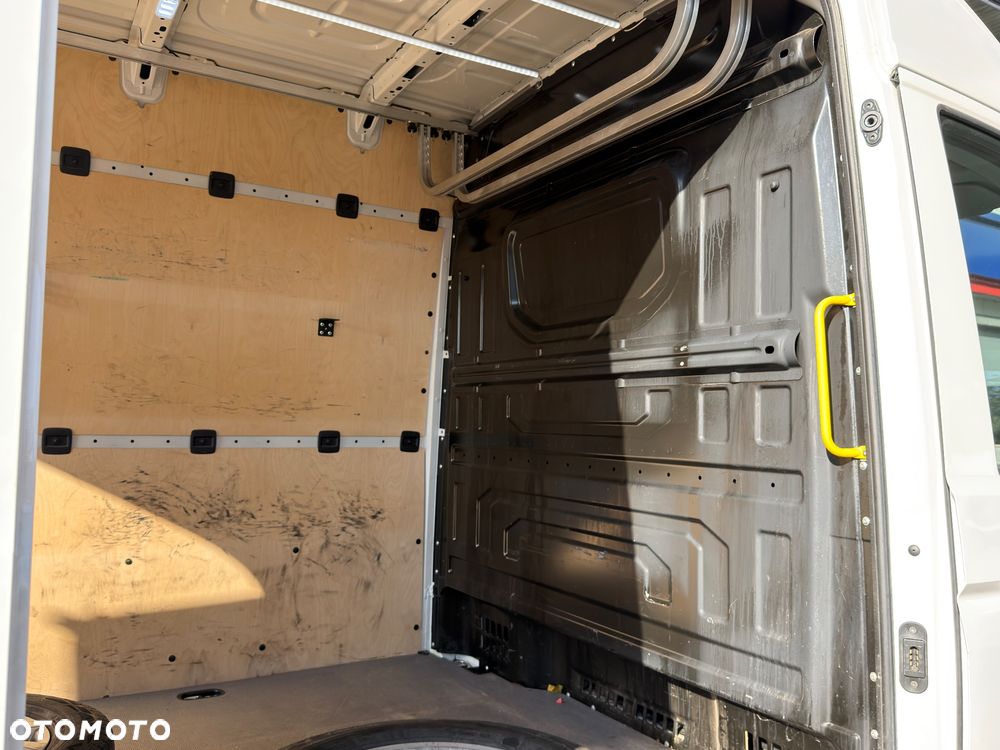 Volkswagen CRAFTER L2H2 - 37
