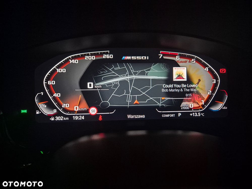 BMW Seria 5 M550i xDrive sport - 24