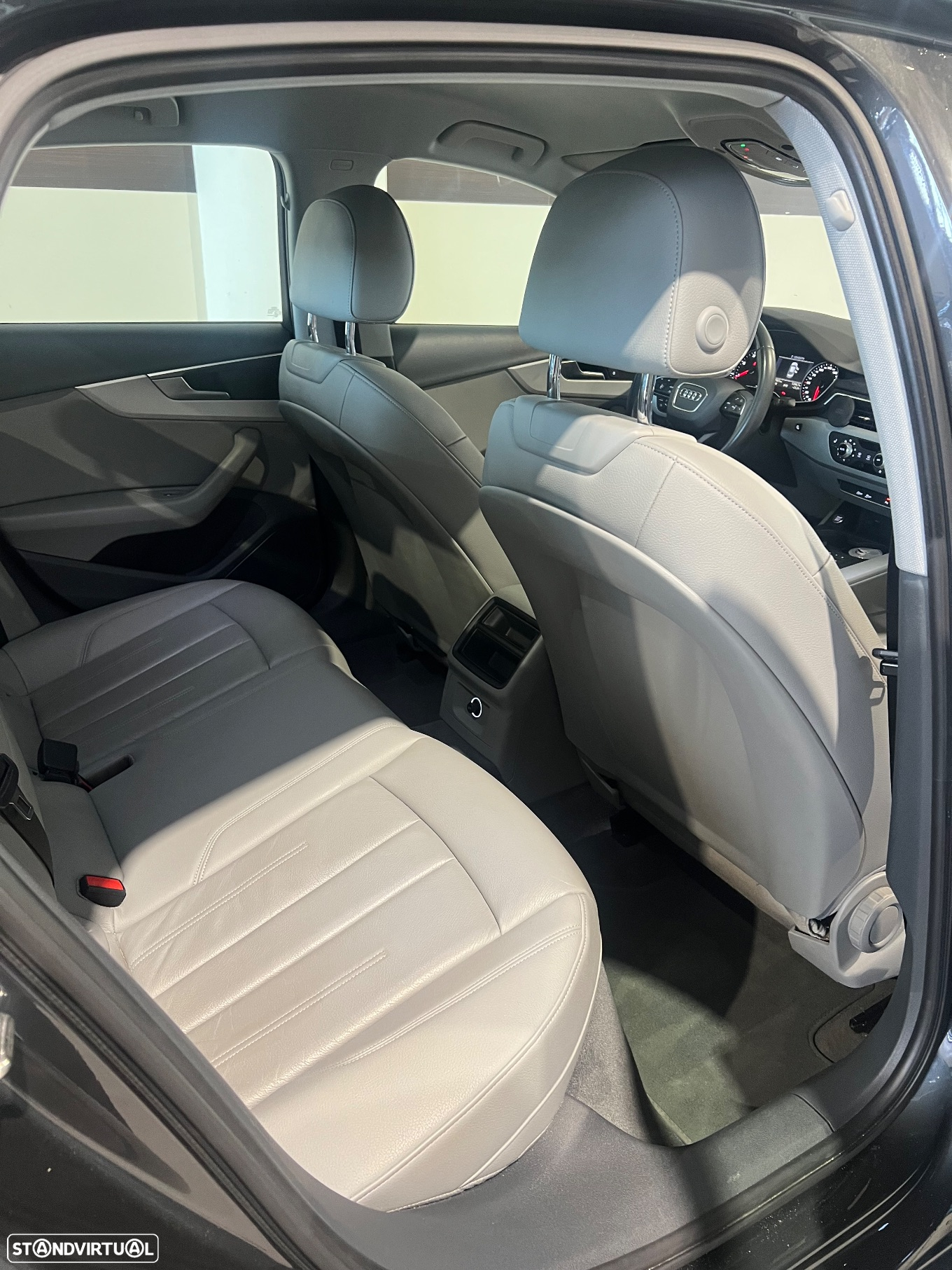 Audi A4 30 TDI S tronic design - 9