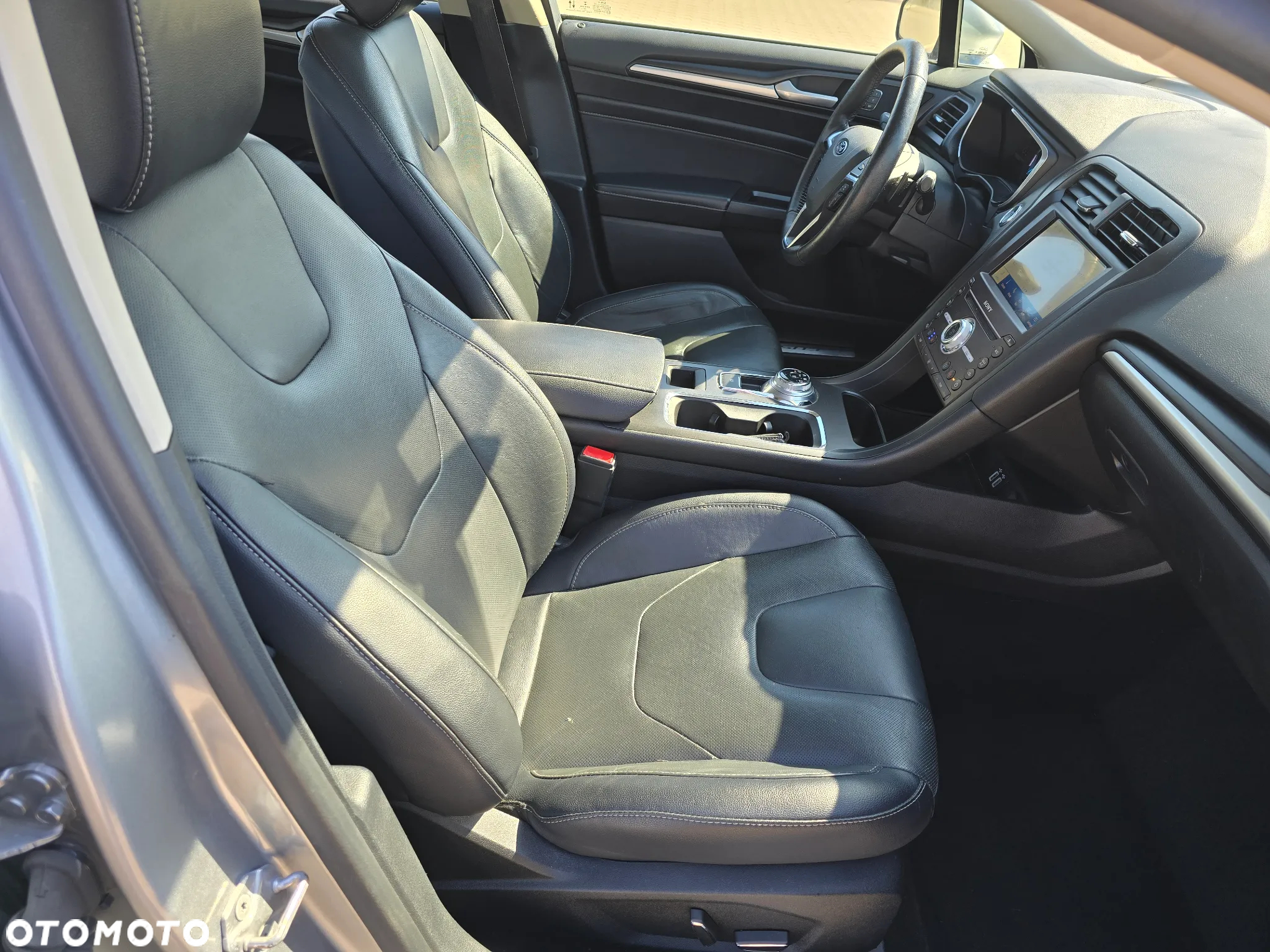 Ford Fusion 2.0 EcoBoost Titanium - 19