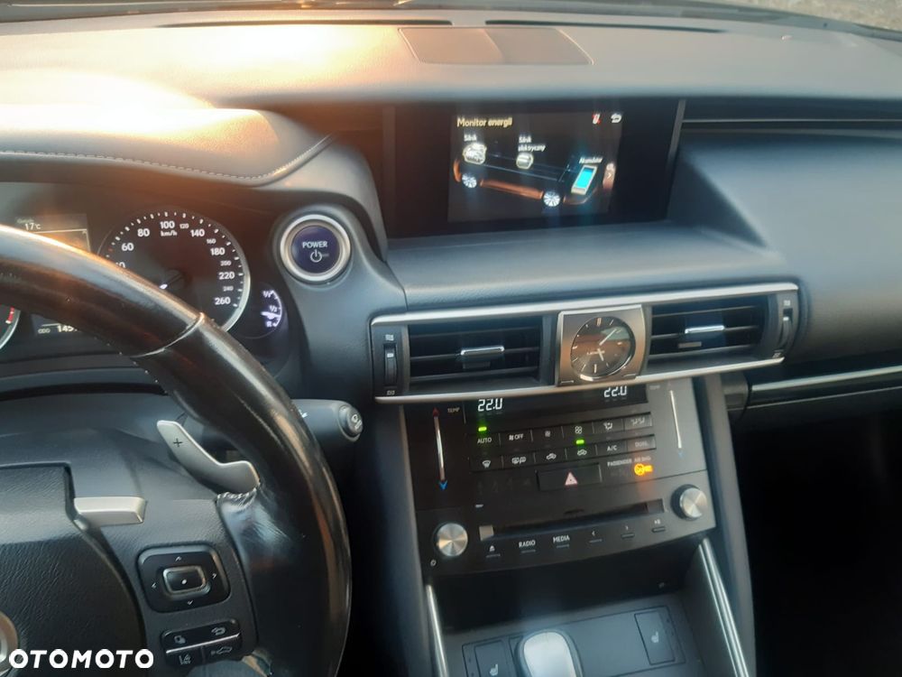 Lexus IS 300h Comfort - 14