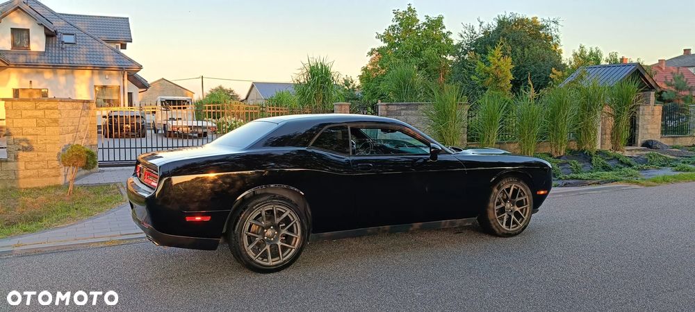 Dodge Challenger - 5