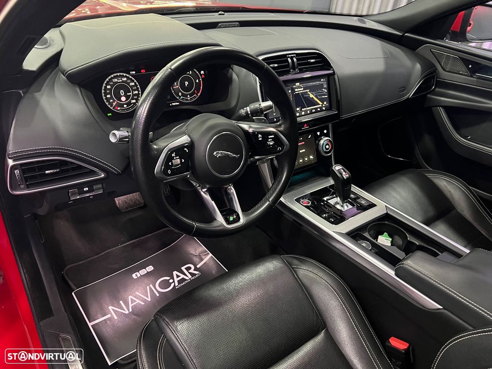 Jaguar XE D180 Aut. R-Dynamic S — fotografia 12