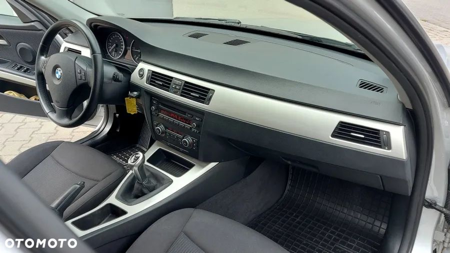 BMW Seria 3 318d DPF Touring - 19
