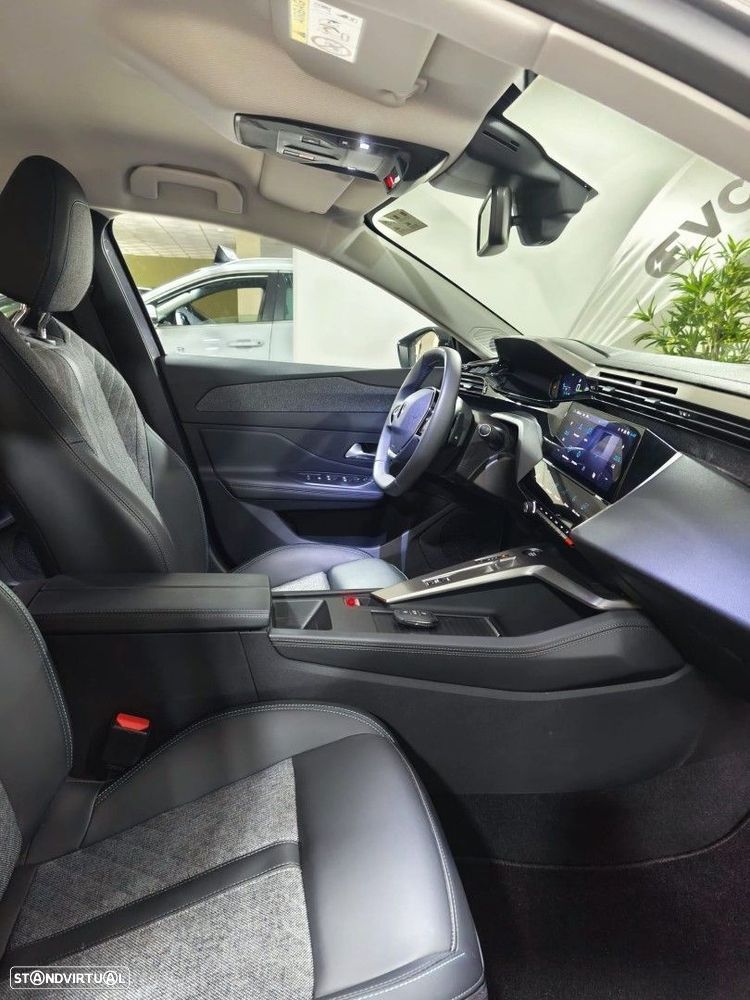 Peugeot 408 Plug-In Hybrid 180 e-EAT8 Allure - 14