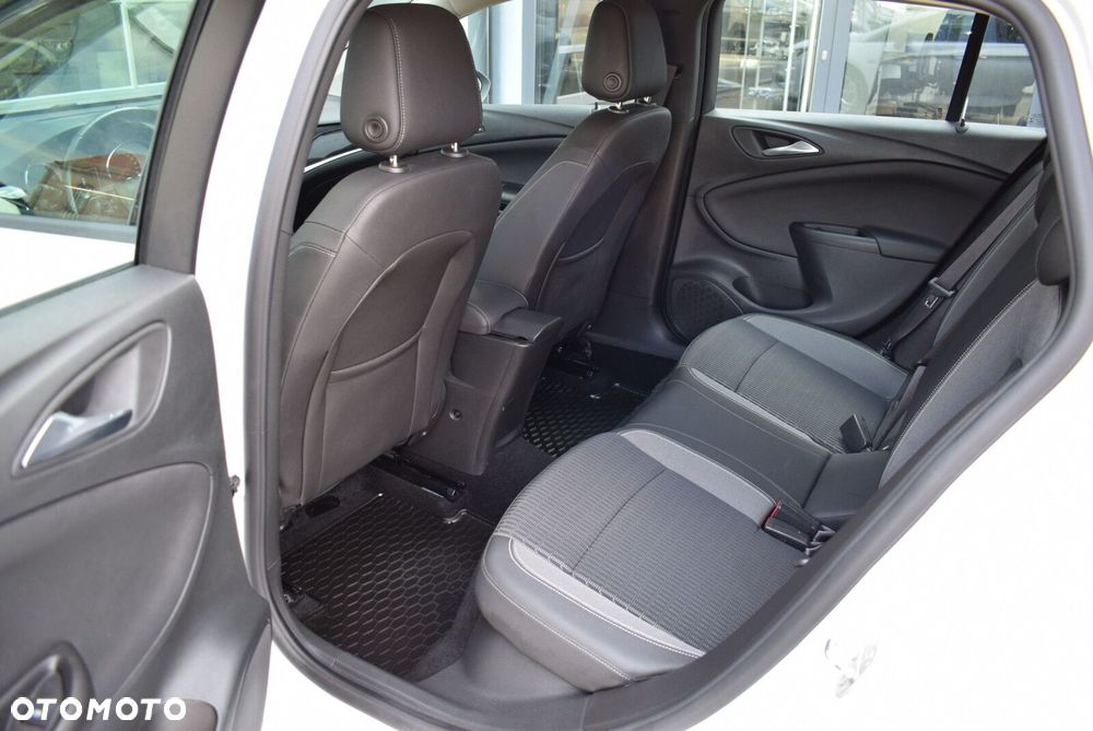 Opel Astra 1.2 T Business Elegance S&S - 26