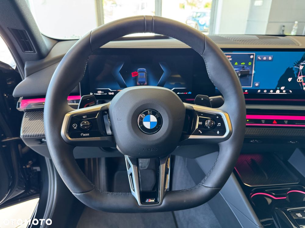 BMW Seria 5 520d xDrive - 14