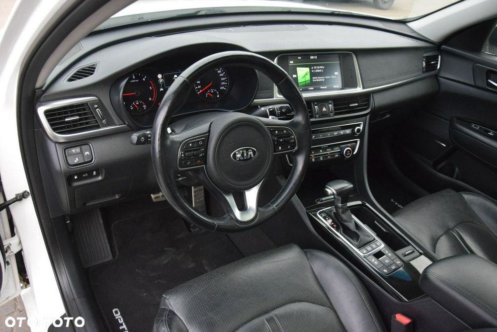 Kia Optima - 32
