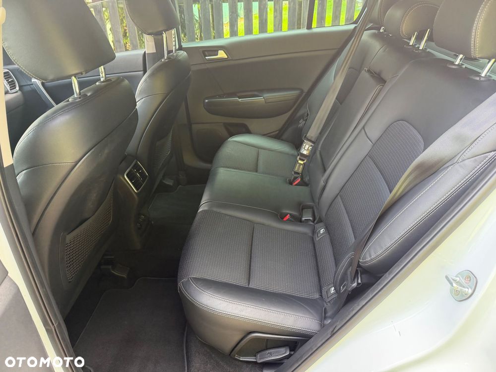 Kia Sportage 2.0 CRDI 4WD Automatik Spirit - 22