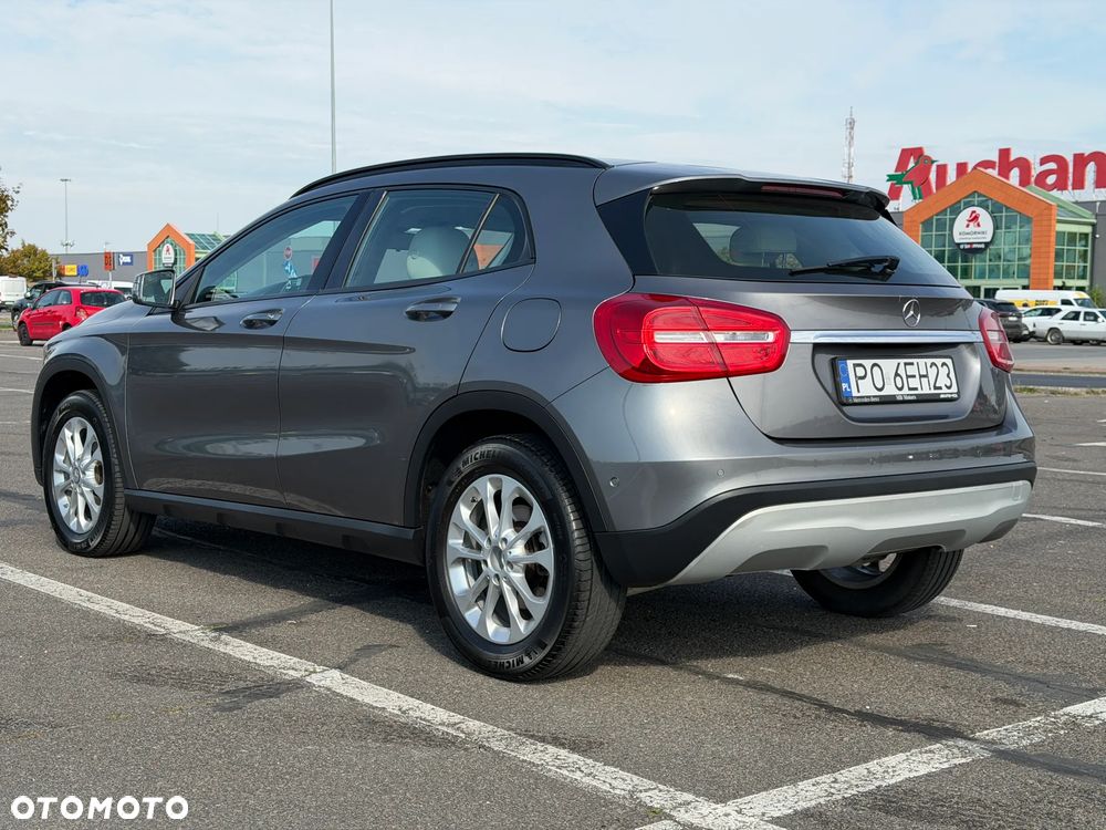 Mercedes-Benz GLA 180 7G-DCT - 6