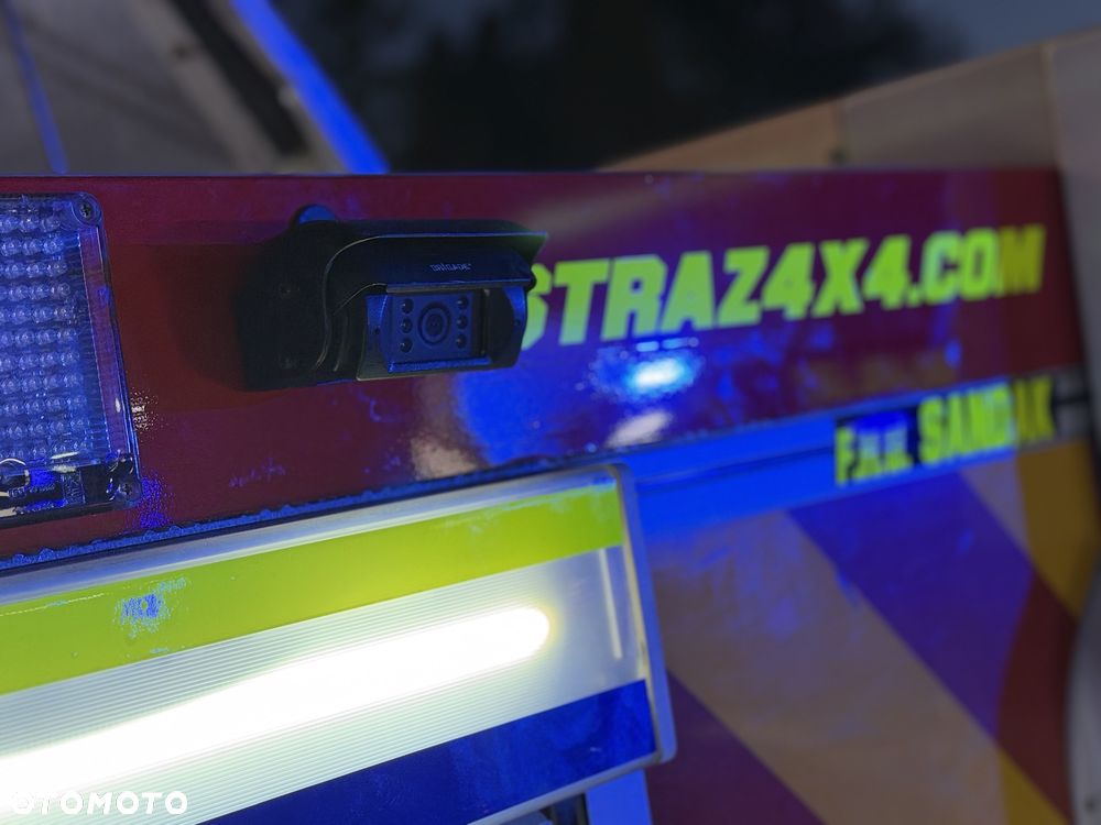 MAN TGM 18.340 4x4 Straż pożarna pojazd pożarniczy wóz strażacki MAN TGM 18.340 4x4 średni terenowy- uterenowiony 4x4 CNBOP 3000l wody wyciągarka mechaniczna reduktor blokady przedniego i tylnego mostu, maszt oświetleniowy - 32