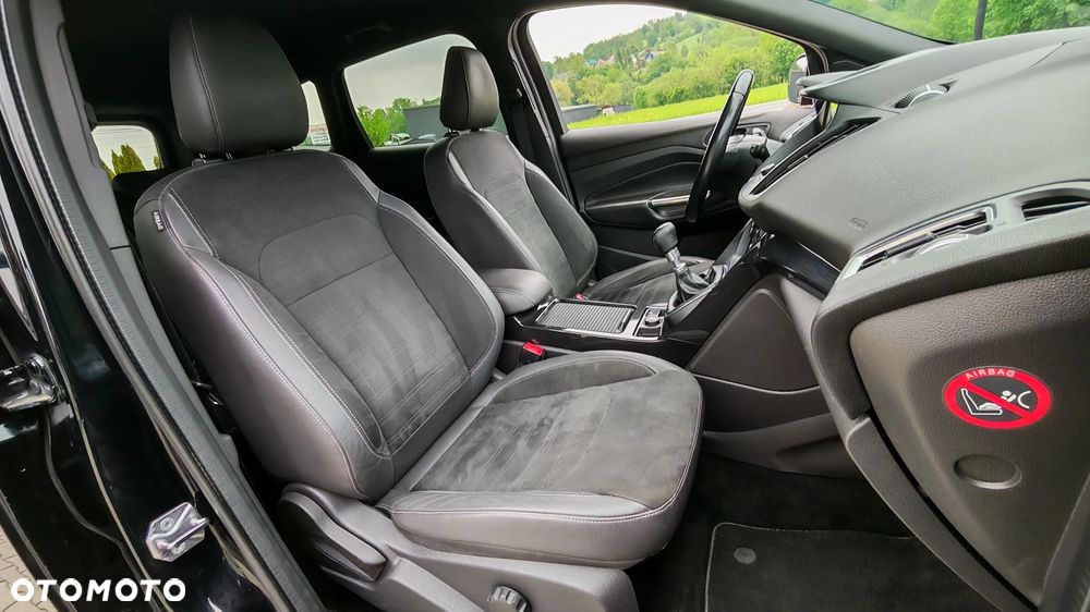 Ford Kuga 2.0 TDCi 4x4 ST-Line - 27