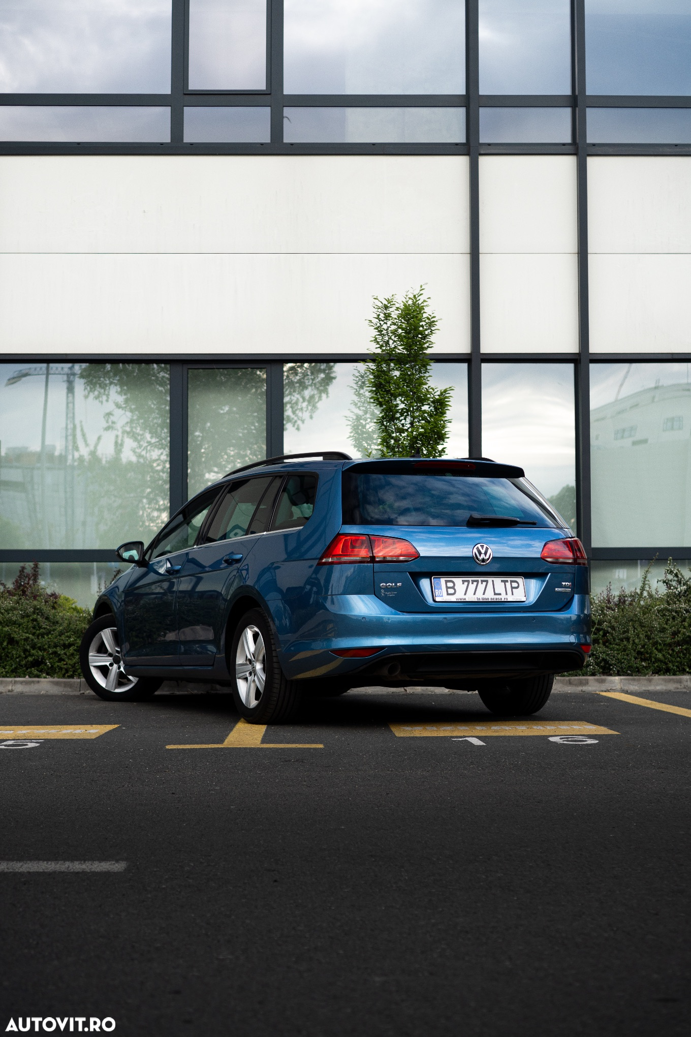 Volkswagen Golf 1.6 TDI DPF BlueMotion Technology Highline - 7