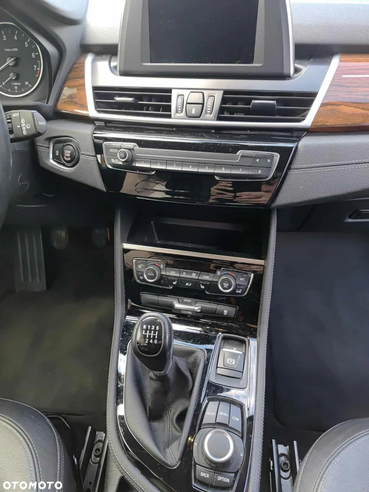 BMW Seria 2 218i Active Tourer - 9
