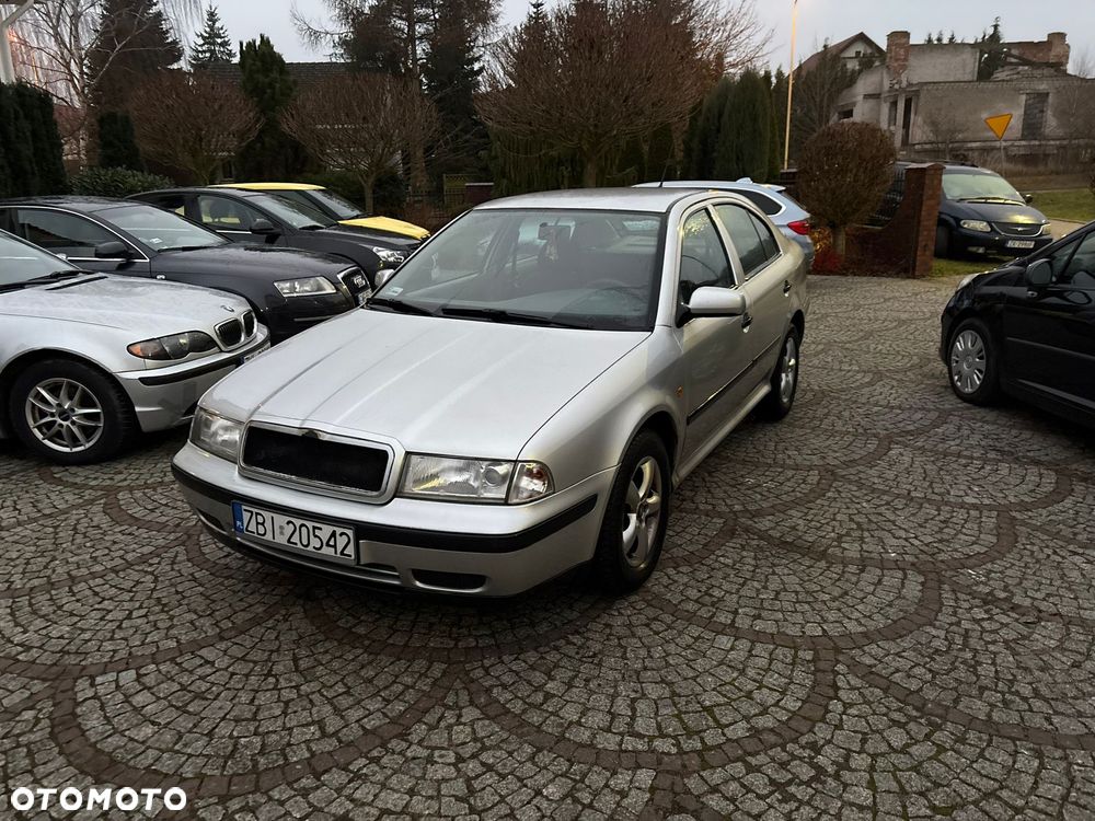 Skoda Octavia 1.6 GLX - 1