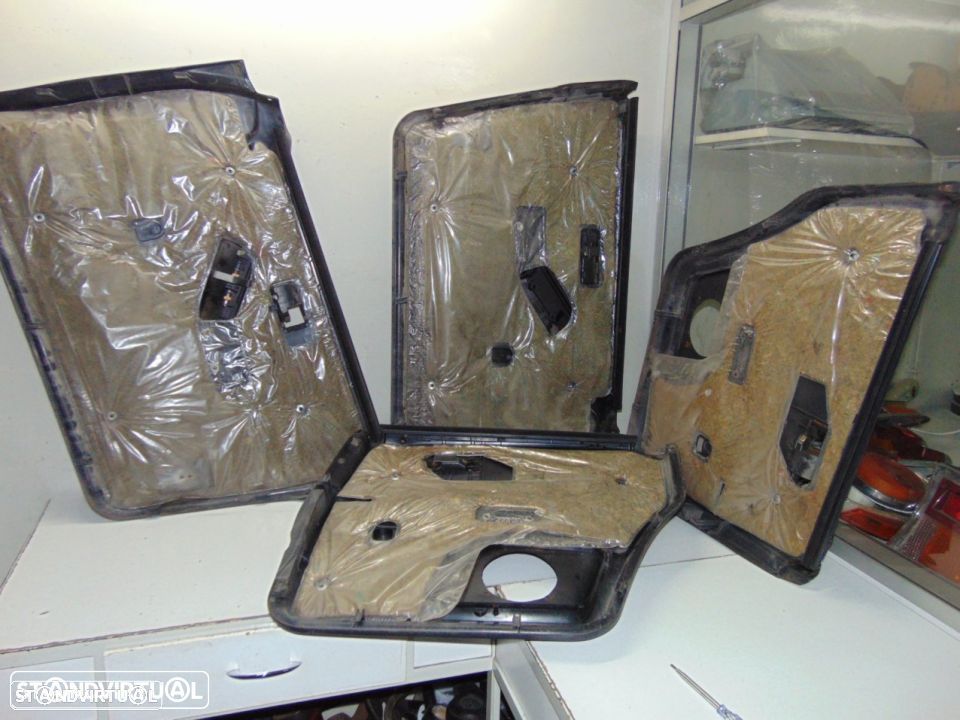 Audi 80 Avant carrinha - quartelas das portas da frente nuas mais de trás mais comandos de vidro eléctricos mais fechos e botões dos vidros eléctricos de trás - 2