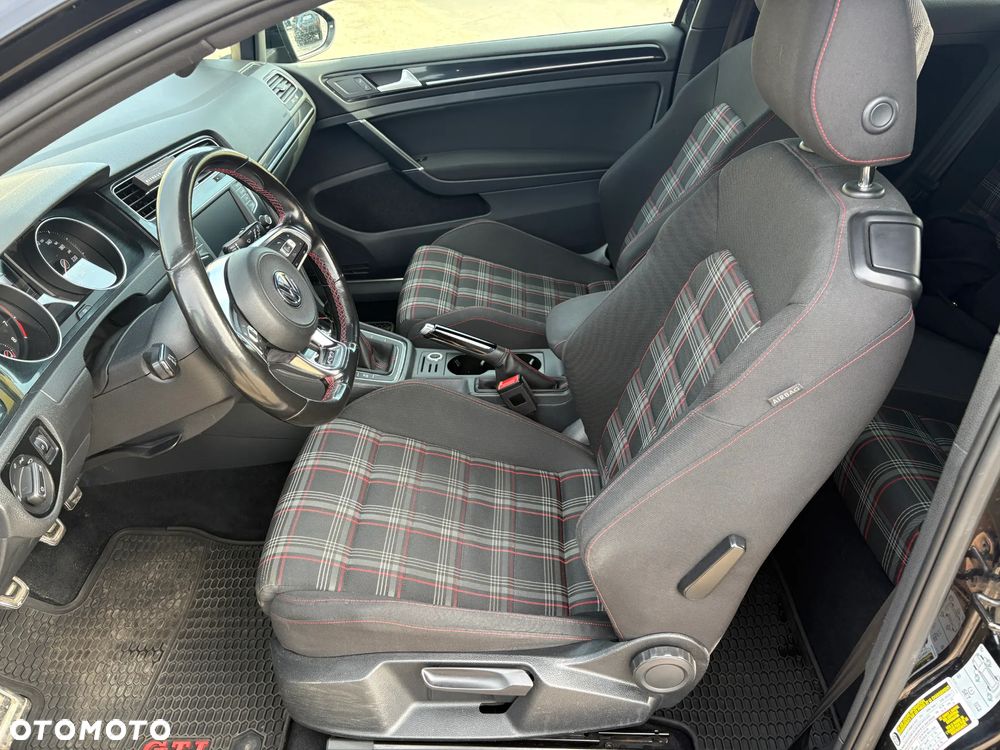 Volkswagen Golf - 10