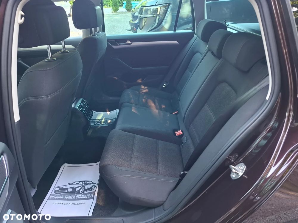 Volkswagen Passat 2.0 TDI SCR DSG Conceptline - 21