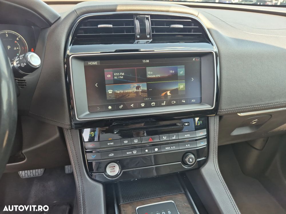 Jaguar F-Pace 20d AWD Portfolio - 14