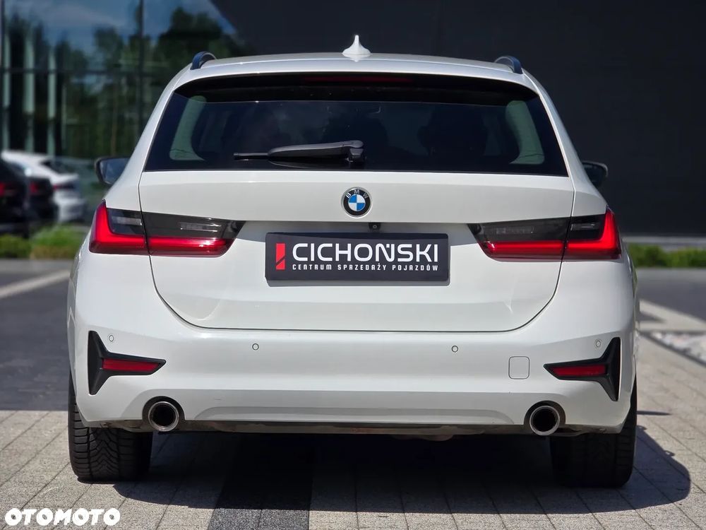 BMW Seria 3 318i Sport - 9