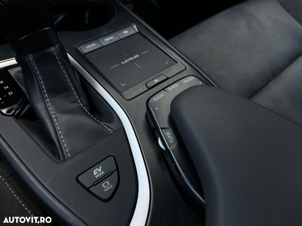 Lexus UX - 17