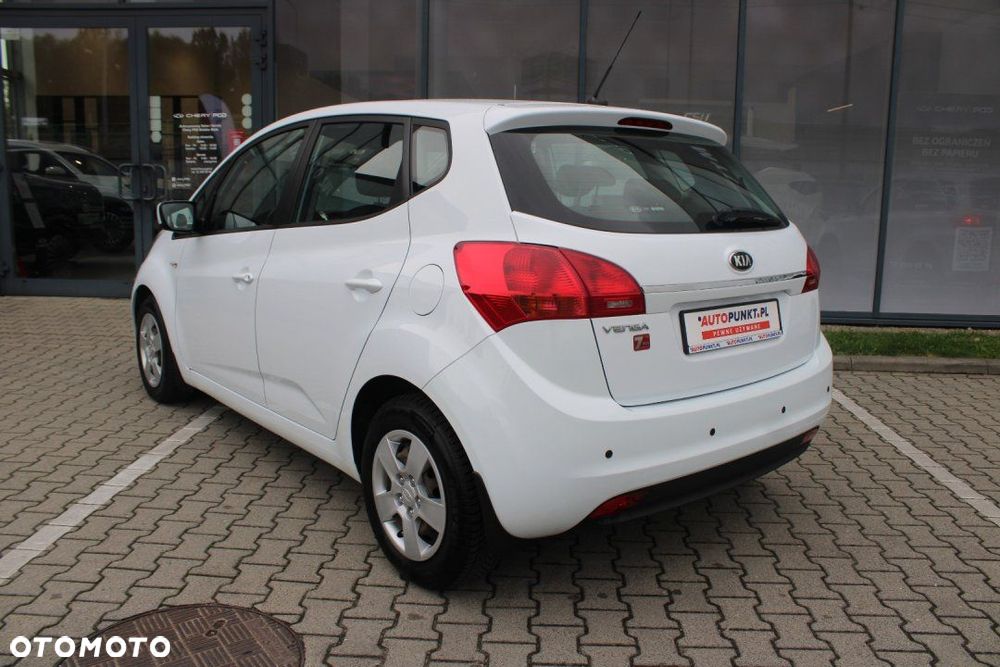Kia Venga - 8