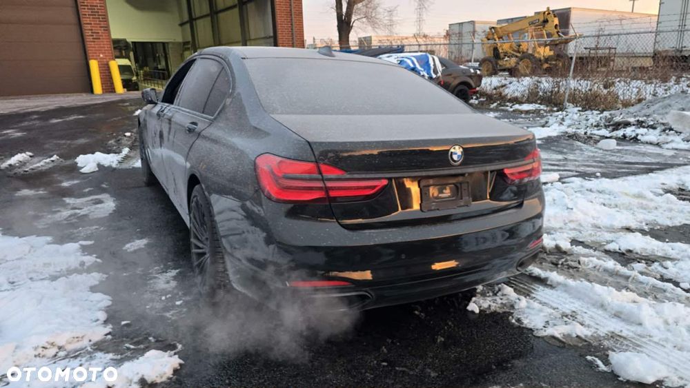 BMW Seria 7 740Li - 18