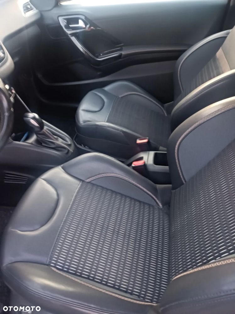 Peugeot 208 120 VTI Allure - 10